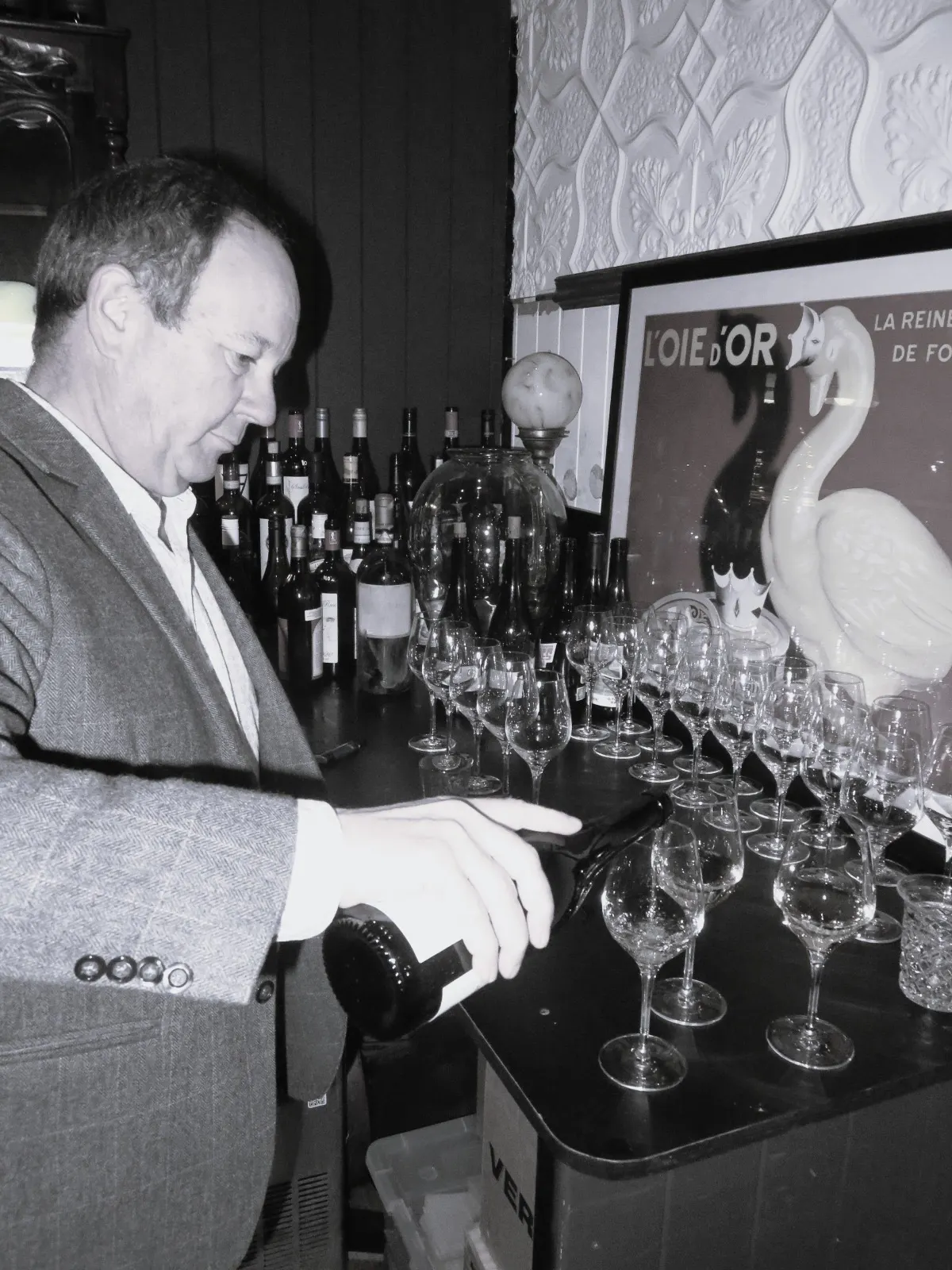 Murray Giggins pouring wine for a tasting